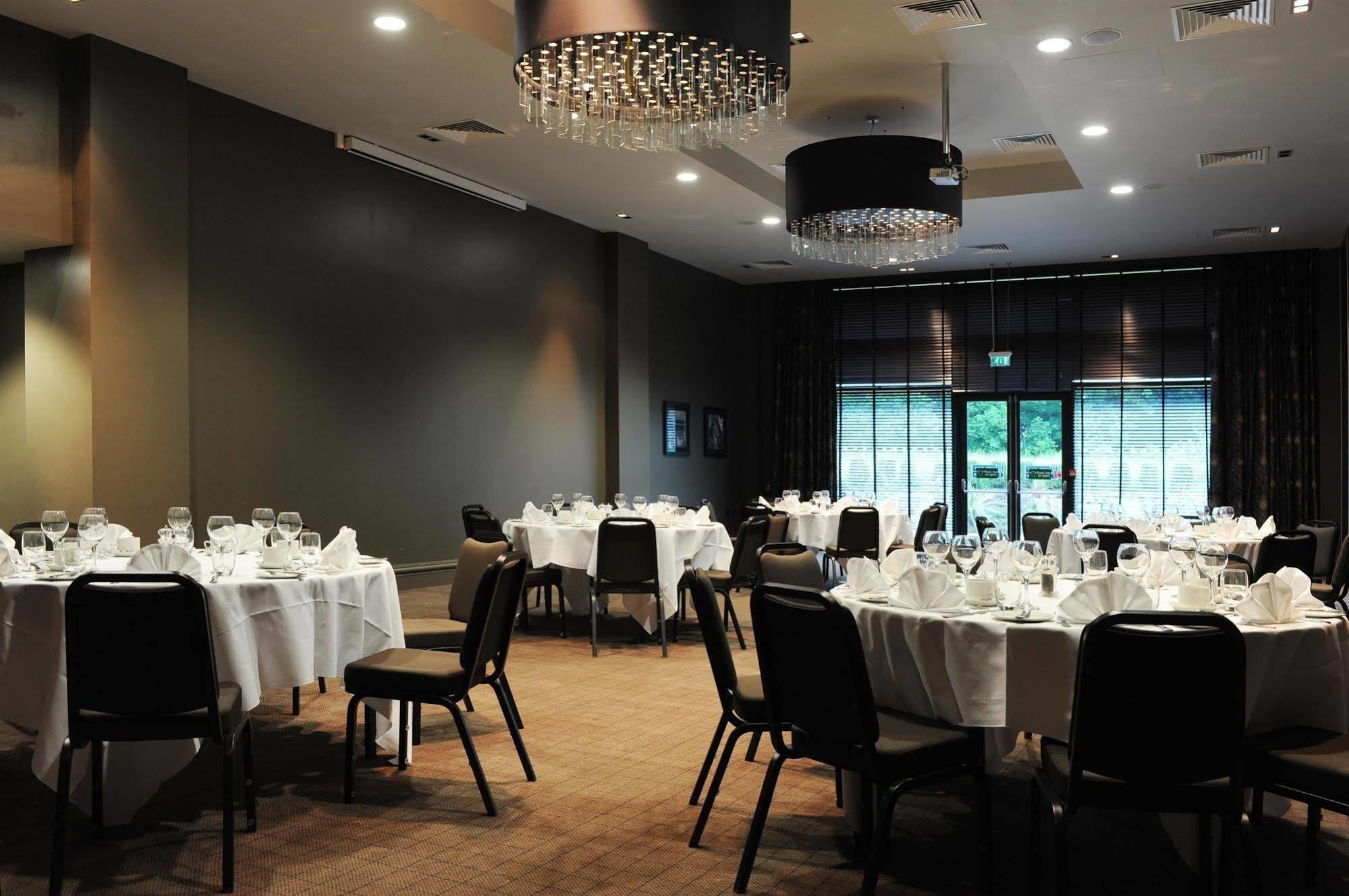 Village Hotel Solihull Eksteriør billede